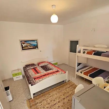 Aeria Guest house Himare