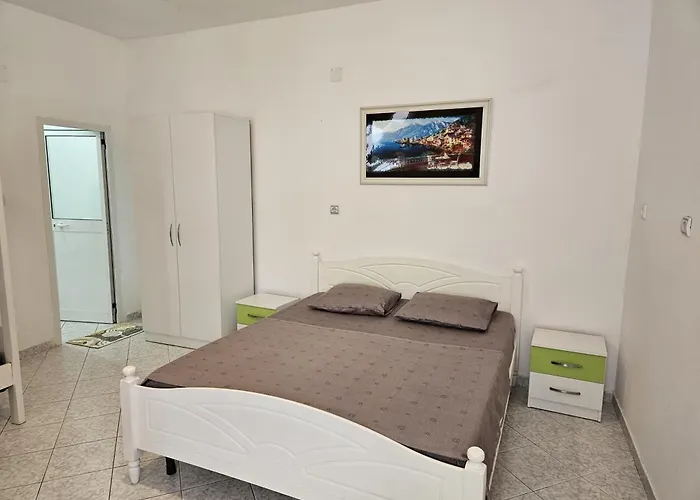 Konukevi Aeria Himarë